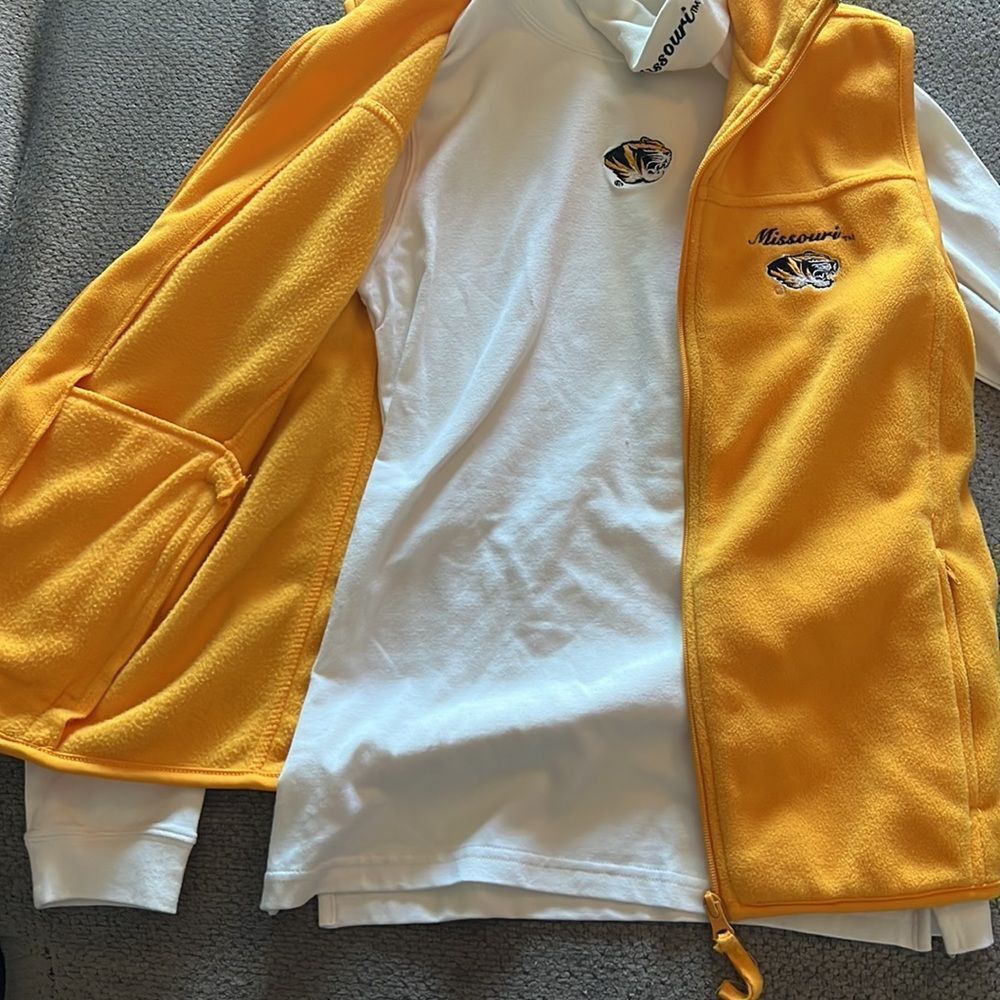 New Mizzou 2 piece vest/turtleneck - Picture 7 of 11